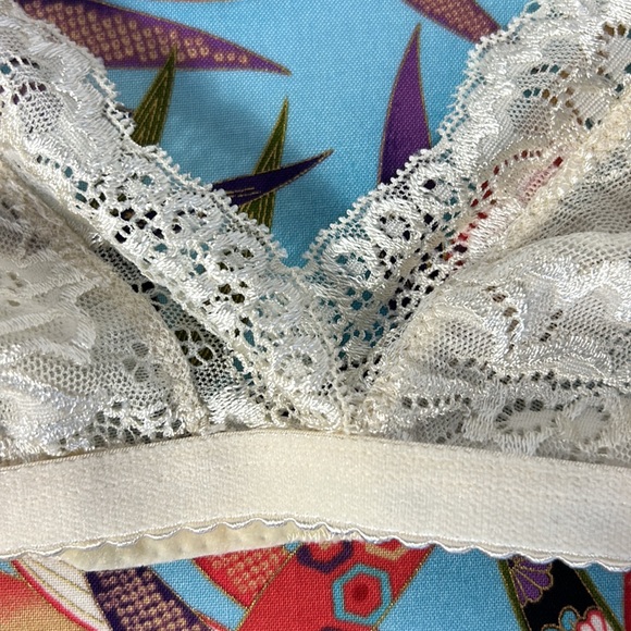Aritzia Talula lace bralette - Picture 4 of 10